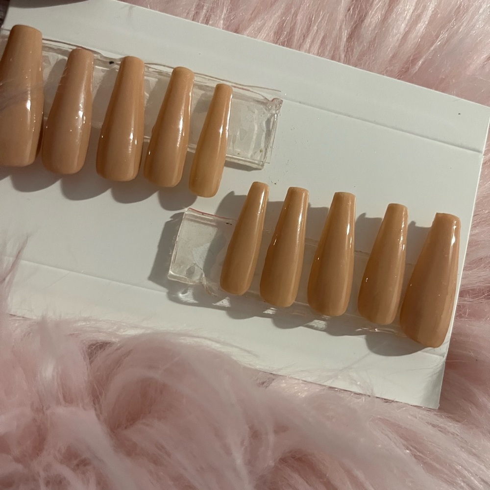Nude press on nails